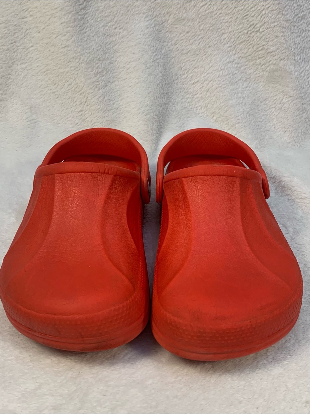 CROCS Kids Bright Red Slip-On Clogs with Heel Strap Sz M1 / W3